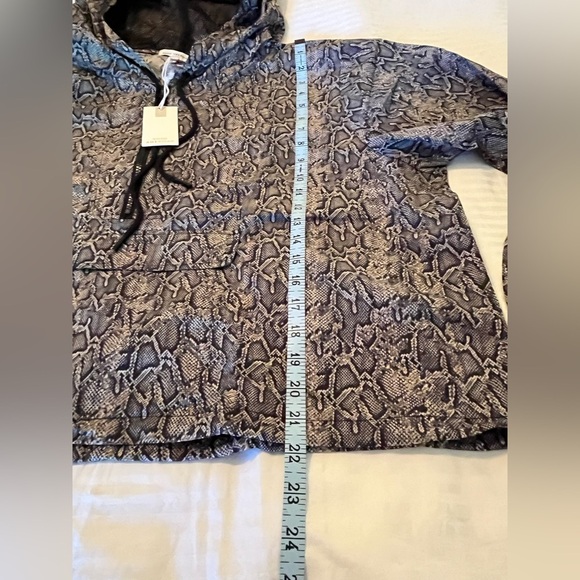 Good American BOA ANORAK Crop Hoodie - Picture 12 of 16